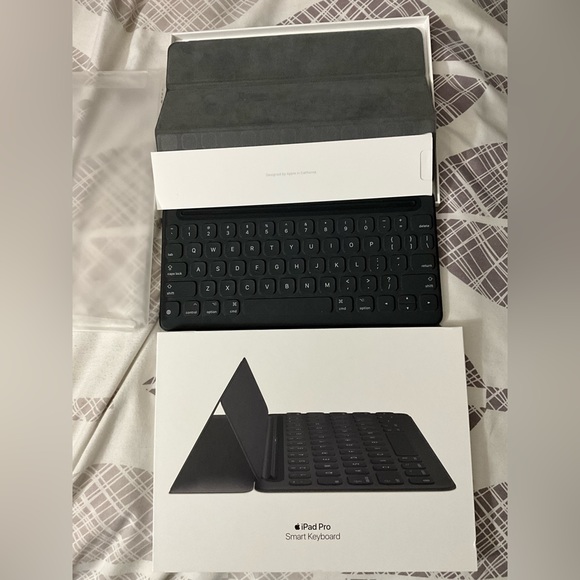 Ipad Pro Smart Keyboard - Picture 2 of 4